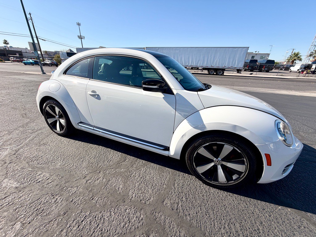 2012 Volkswagen Beetle Image 8