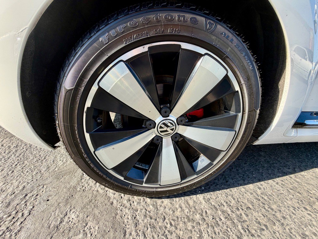 2012 Volkswagen Beetle Image 10