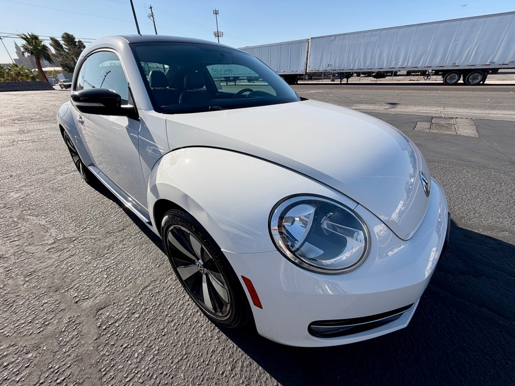 2012 Volkswagen Beetle Image 11