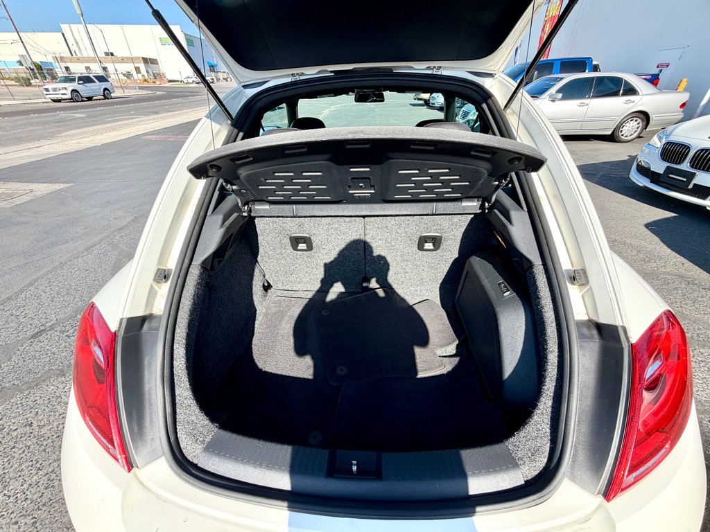 2012 Volkswagen Beetle Image 15
