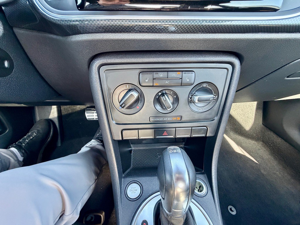 2012 Volkswagen Beetle Image 23