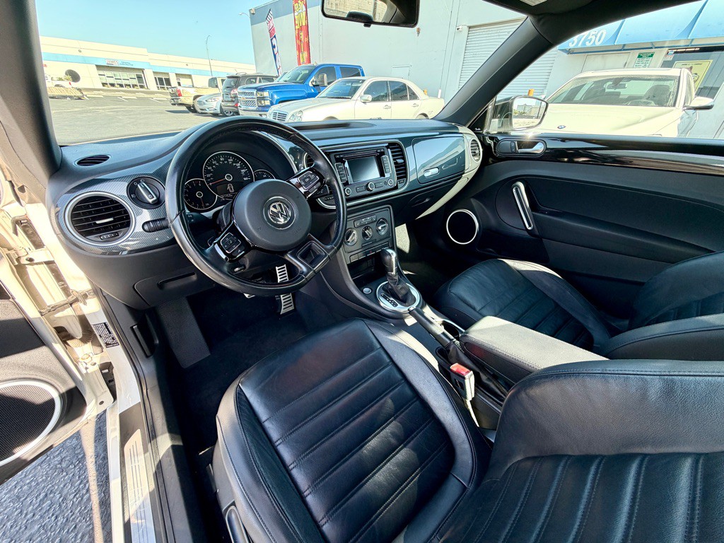 2012 Volkswagen Beetle Image 28
