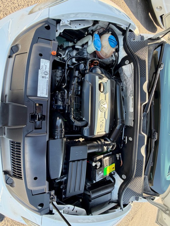 2012 Volkswagen Beetle Image 29