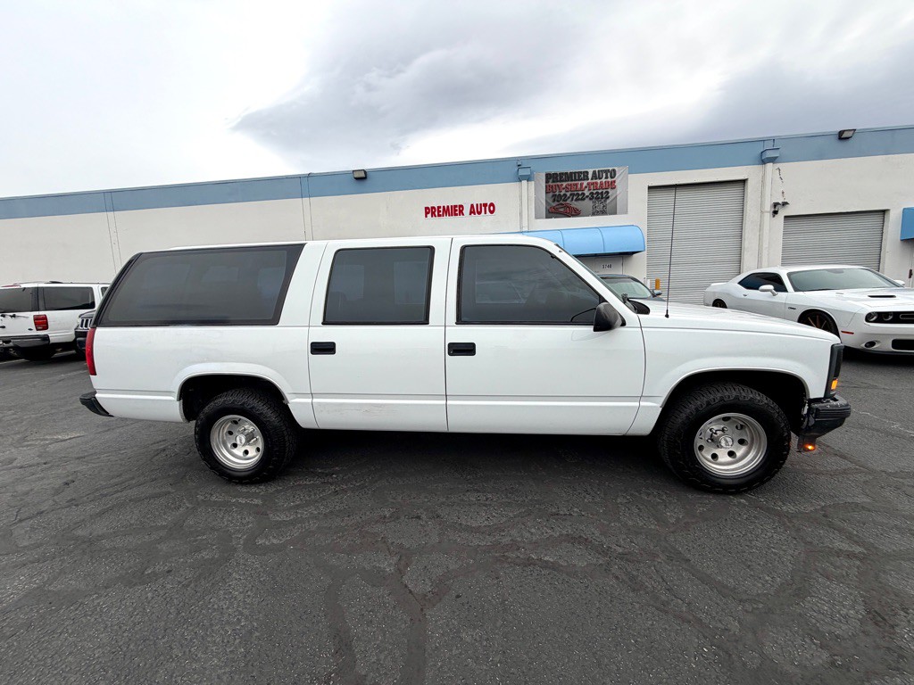 1999 Chevrolet Suburban Image 4
