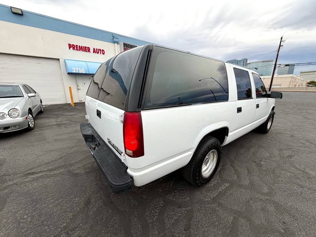 1999 Chevrolet Suburban Image 5