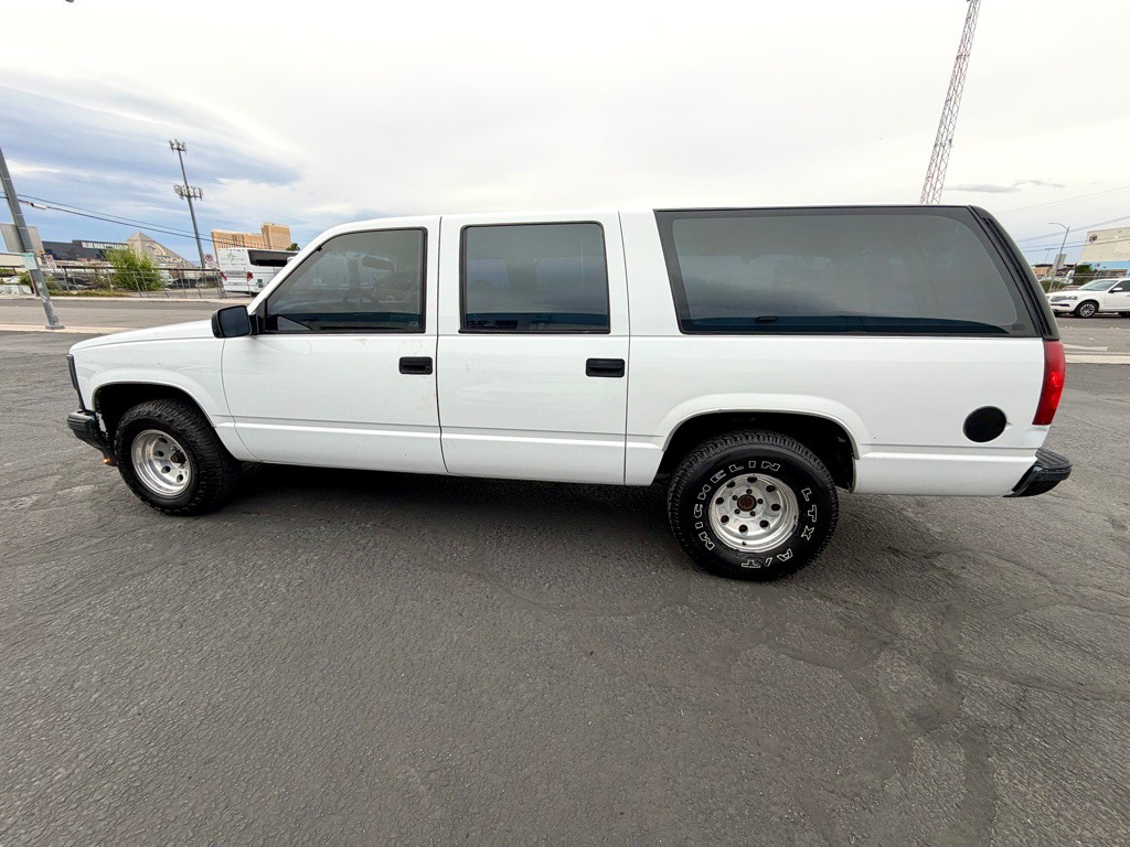 1999 Chevrolet Suburban Image 8