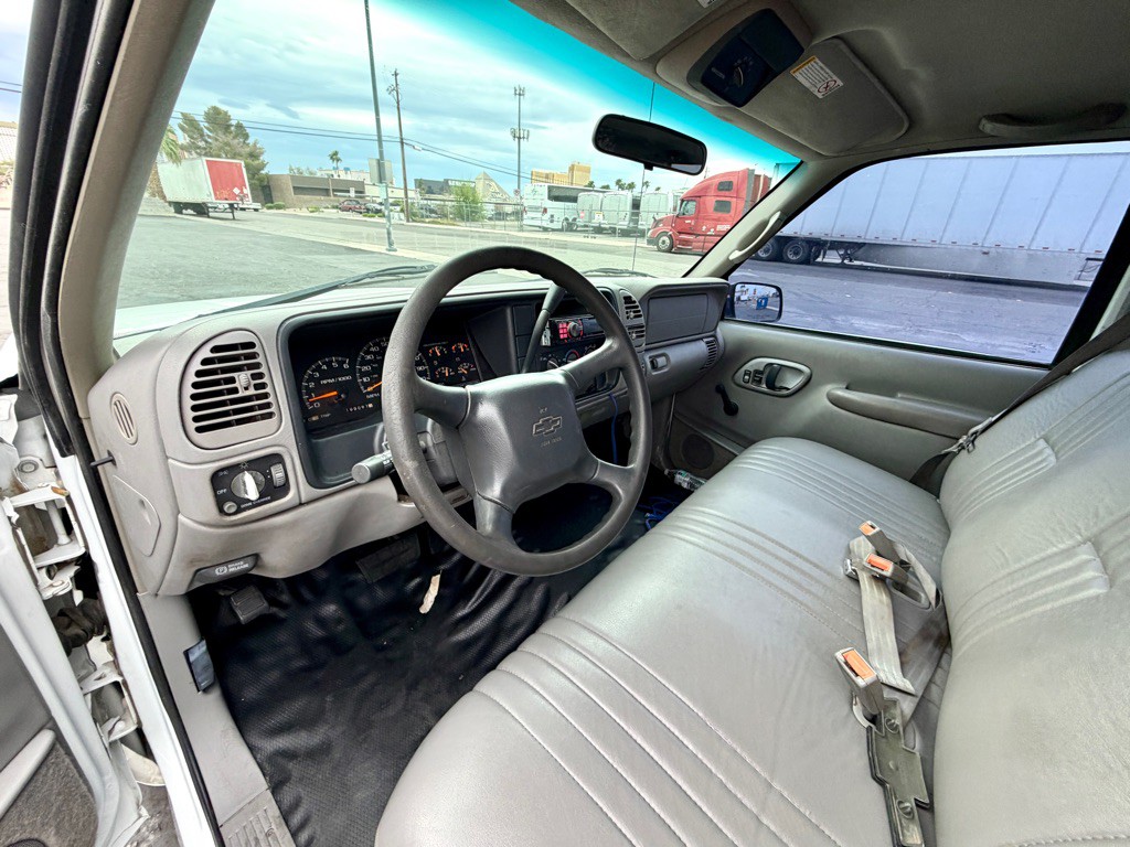 1999 Chevrolet Suburban Image 14