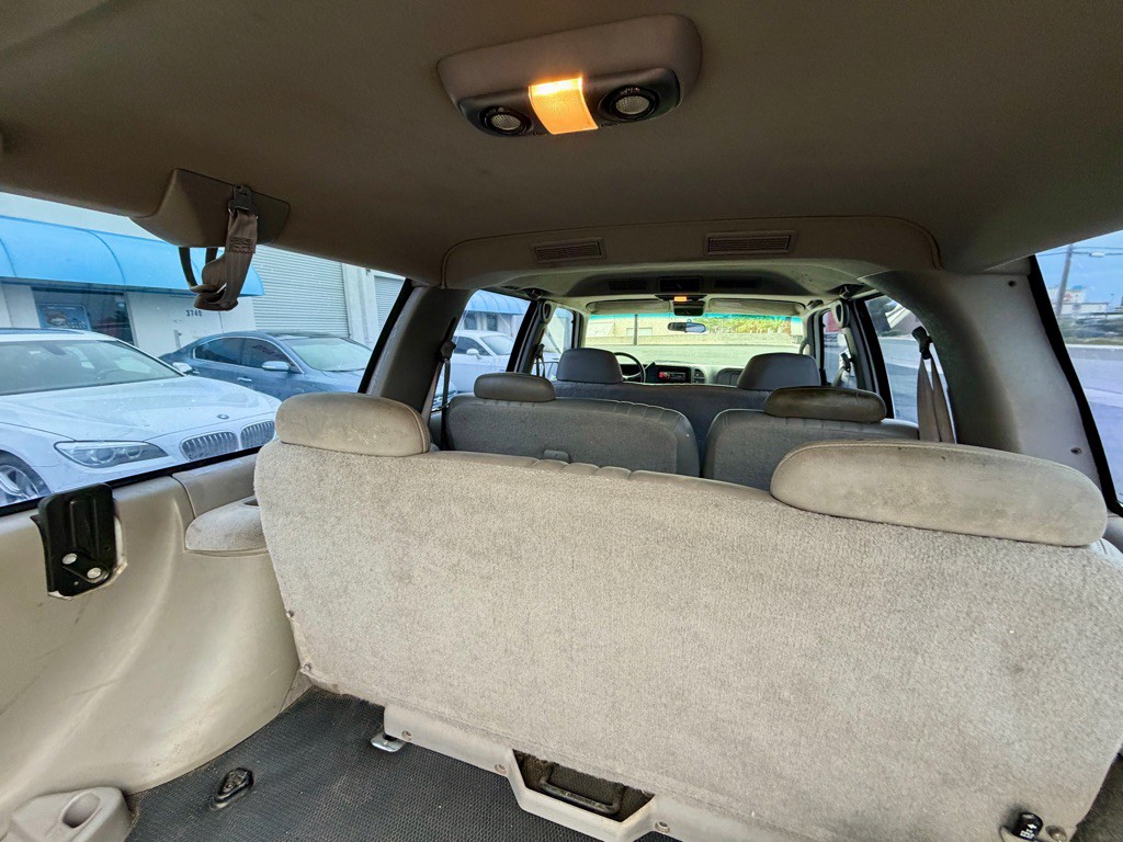 1999 Chevrolet Suburban Image 19