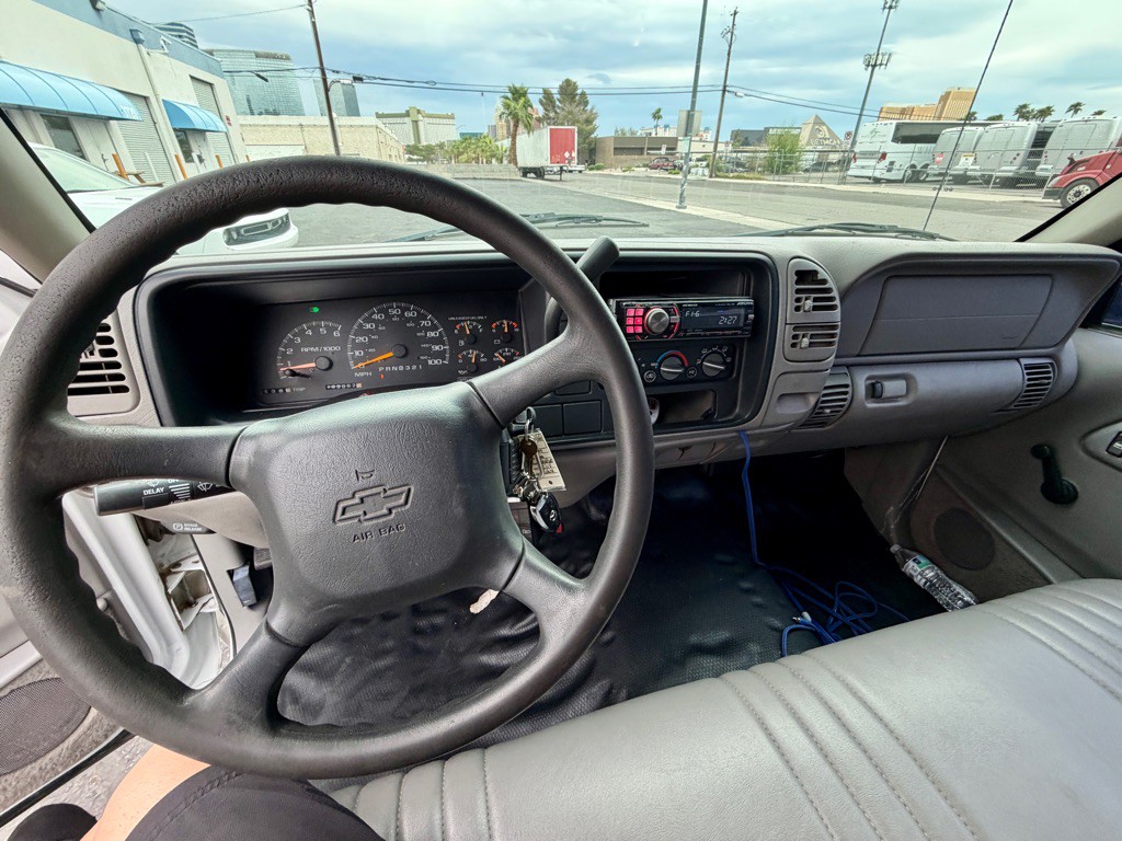 1999 Chevrolet Suburban Image 22
