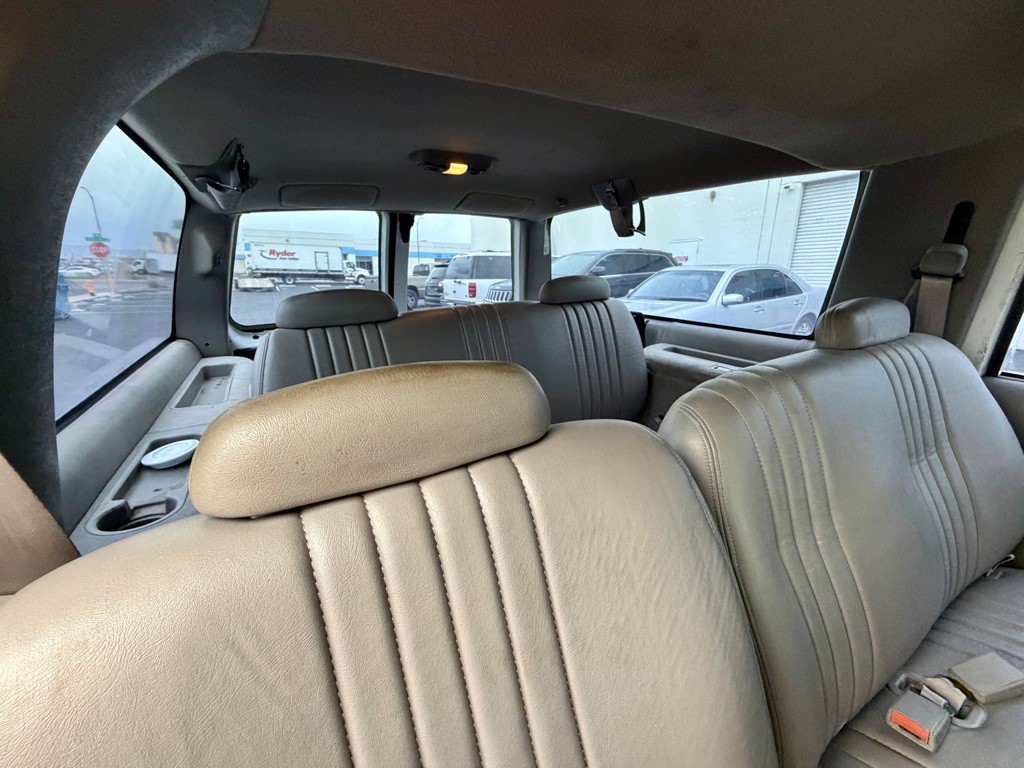 1999 Chevrolet Suburban Image 24
