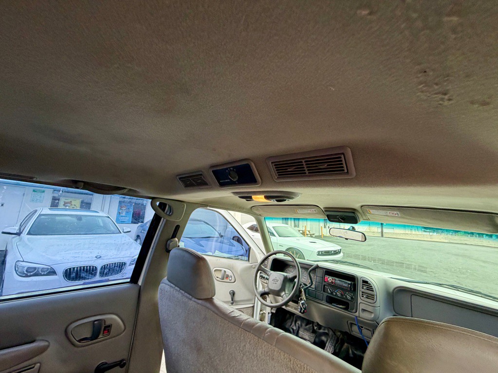 1999 Chevrolet Suburban Image 31