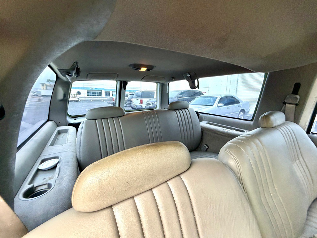 1999 Chevrolet Suburban Image 33