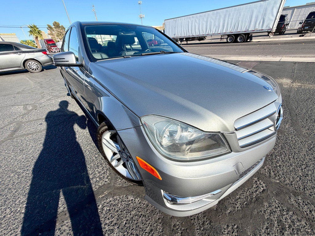 2013 Mercedes-Benz C-Class Image 3