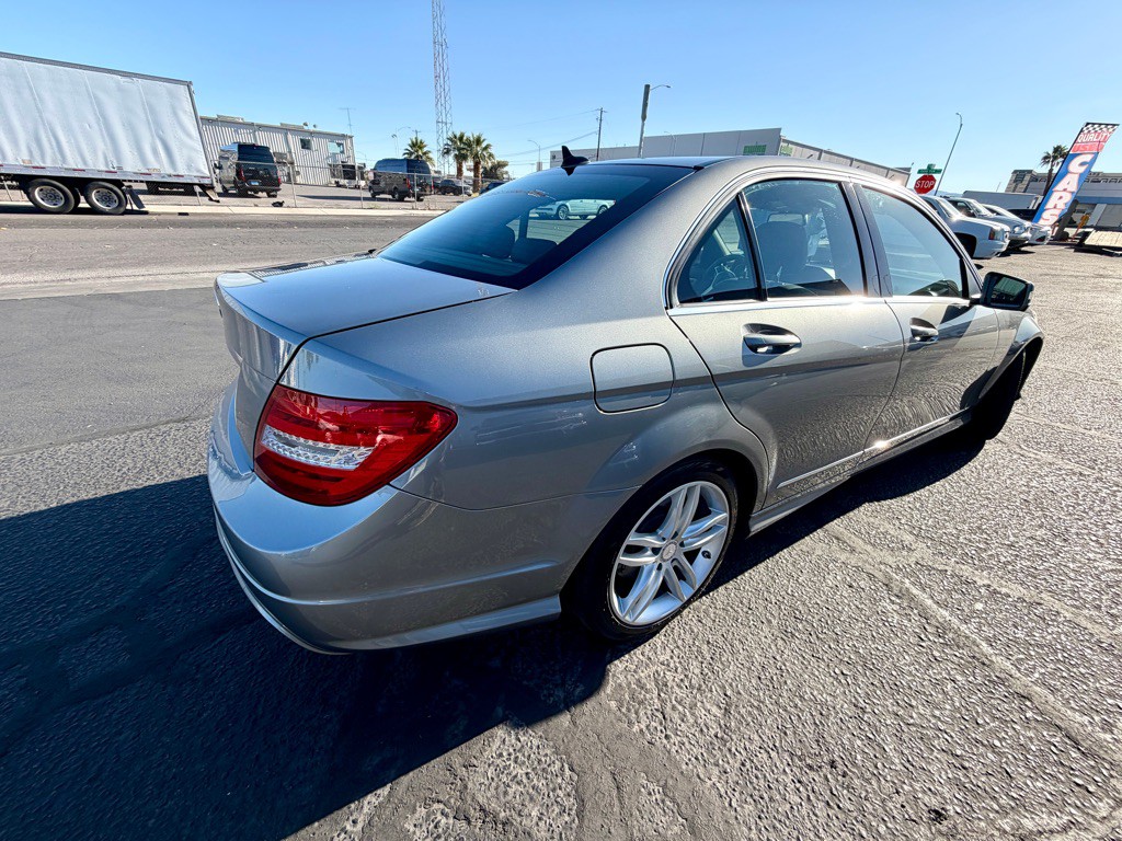 2013 Mercedes-Benz C-Class Image 4