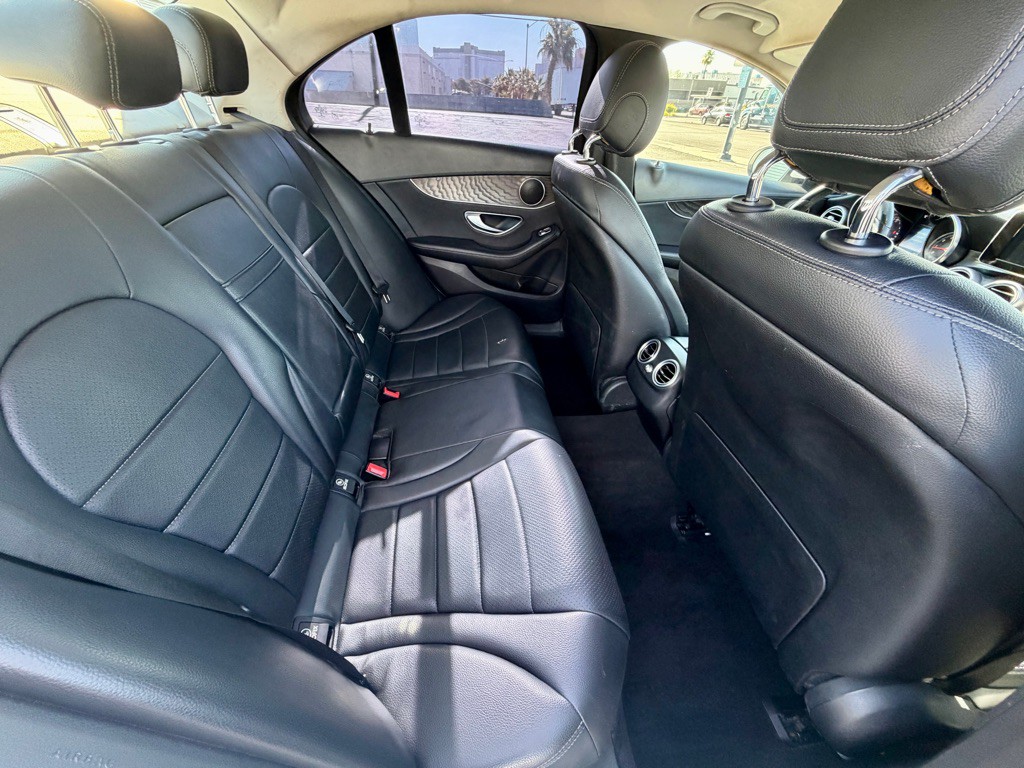 2017 Mercedes-Benz C-Class Image 18