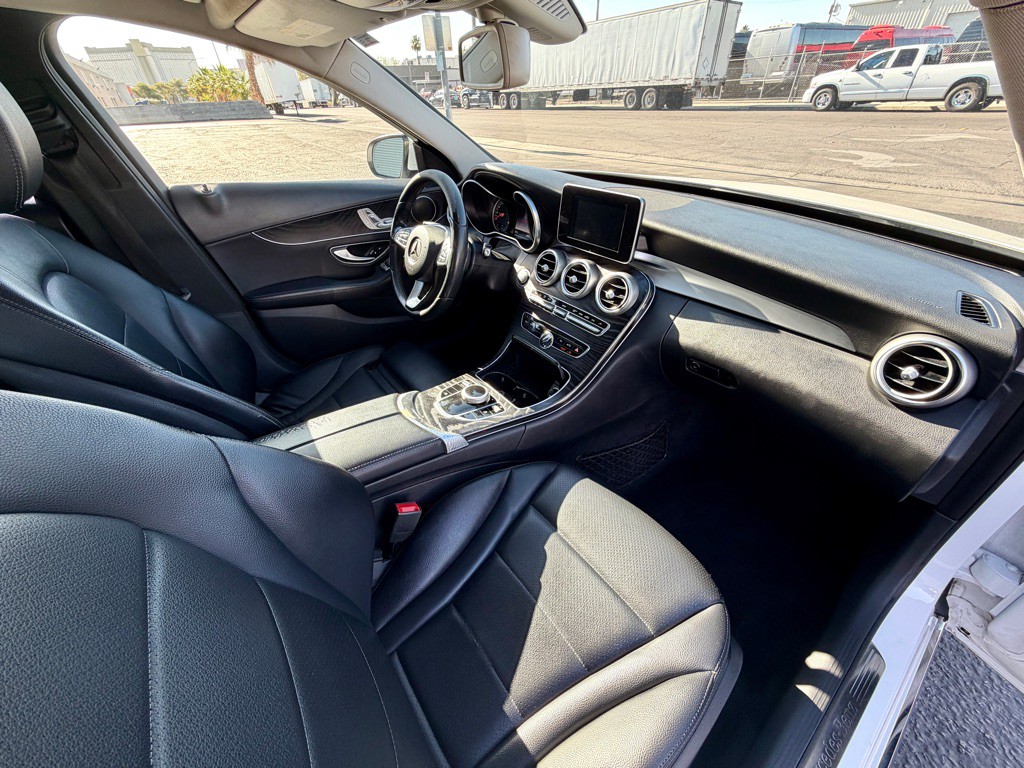 2017 Mercedes-Benz C-Class Image 20
