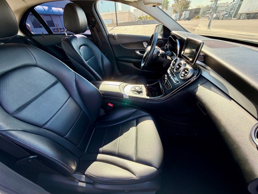 2017 Mercedes-Benz C-Class Image 21