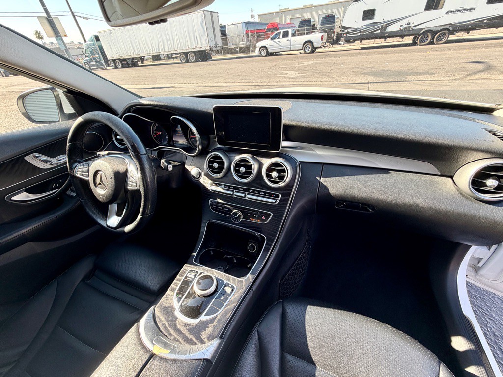 2017 Mercedes-Benz C-Class Image 22
