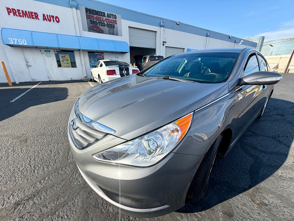 2014 Hyundai Sonata Image 2
