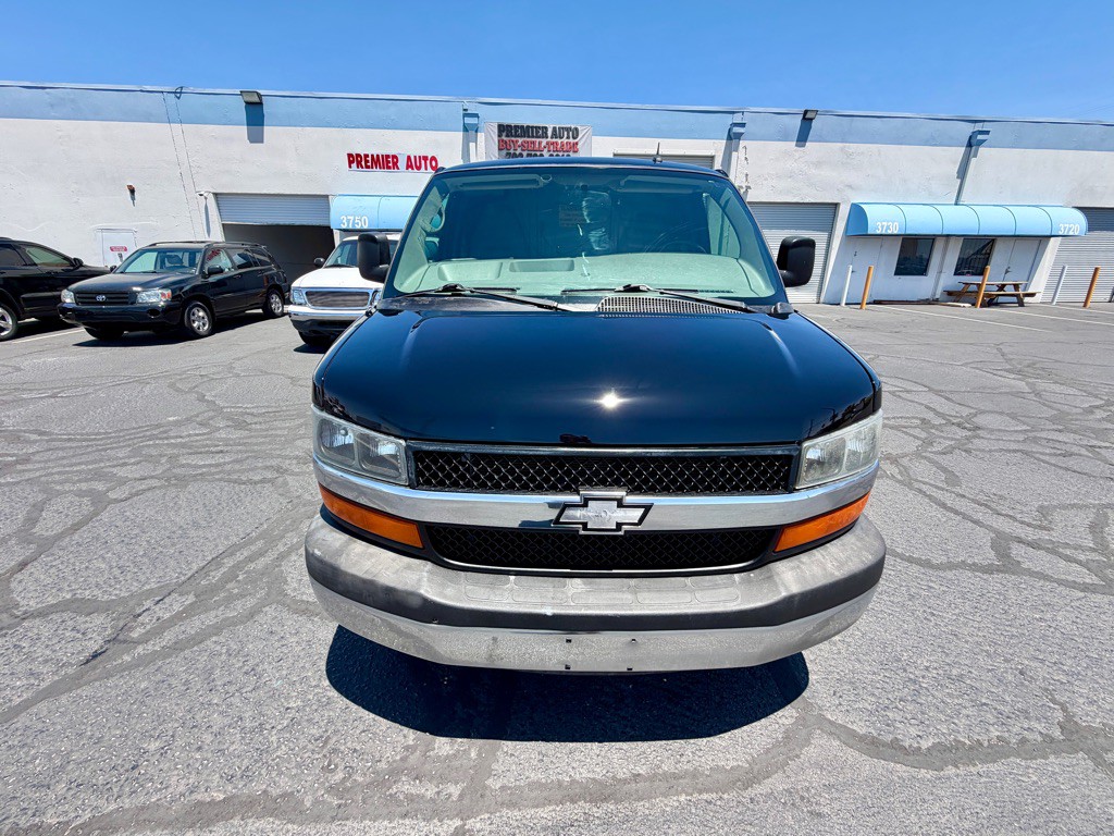 2015 Chevrolet Express Image 2
