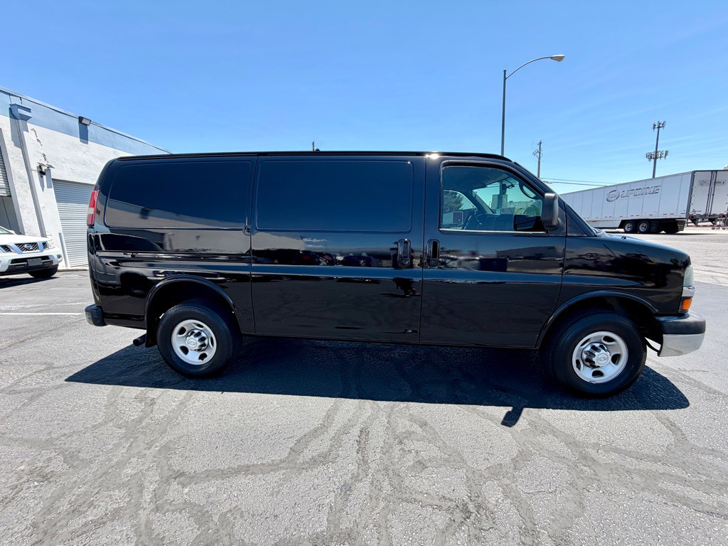 2015 Chevrolet Express Image 3
