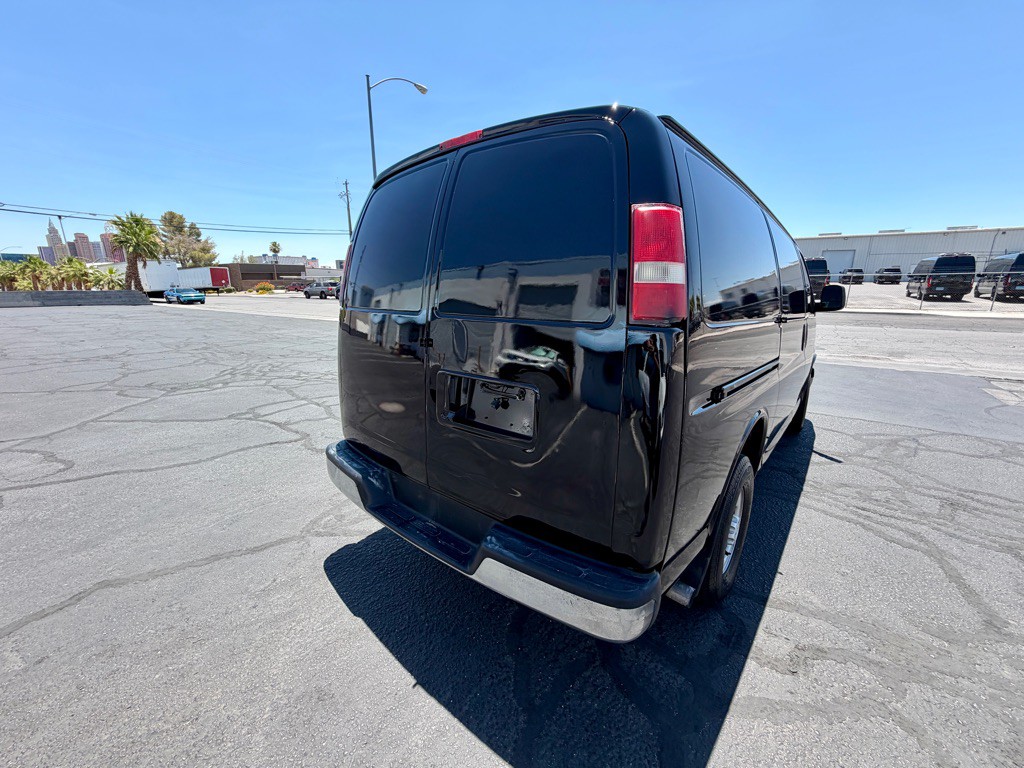 2015 Chevrolet Express Image 4