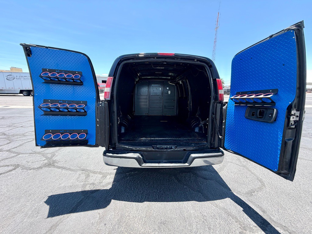 2015 Chevrolet Express Image 12