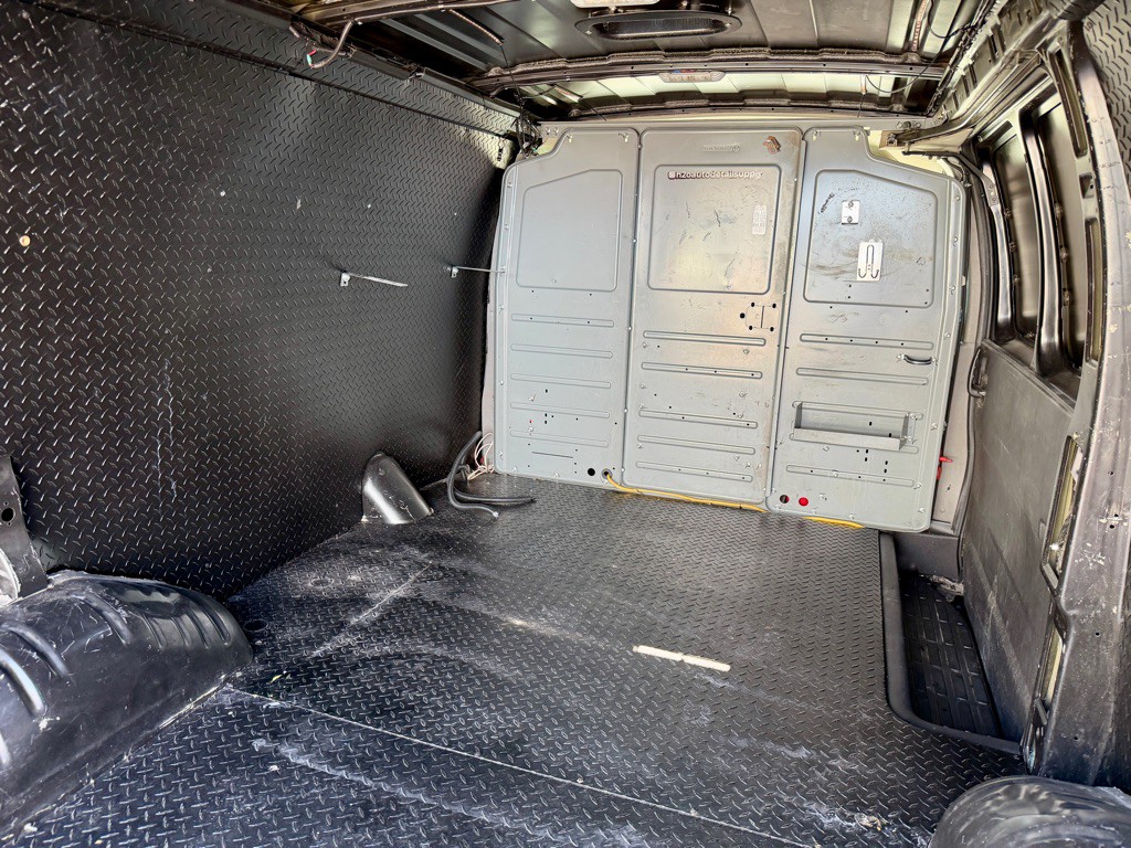 2015 Chevrolet Express Image 16