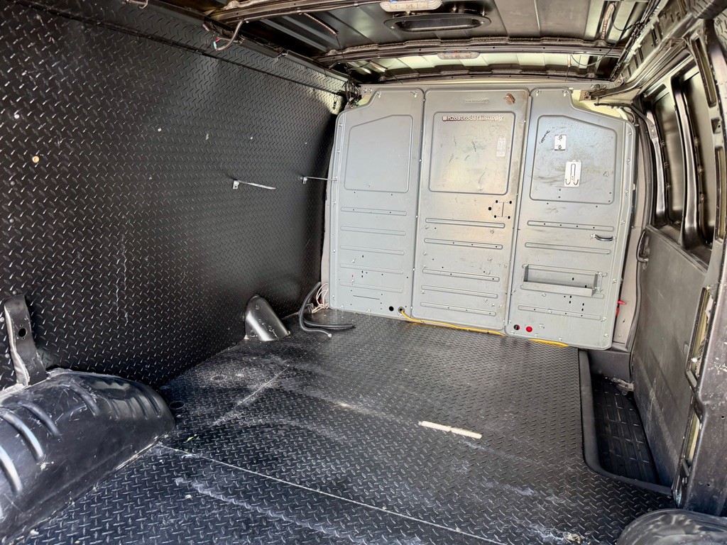 2015 Chevrolet Express Image 17