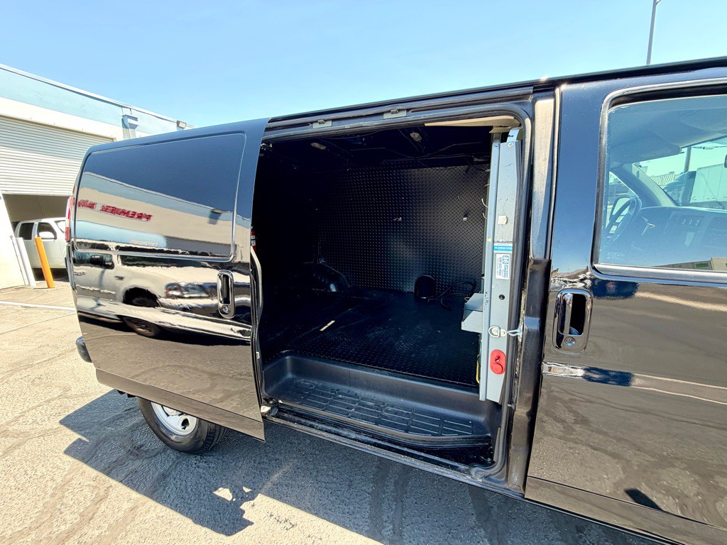 2015 Chevrolet Express Image 20