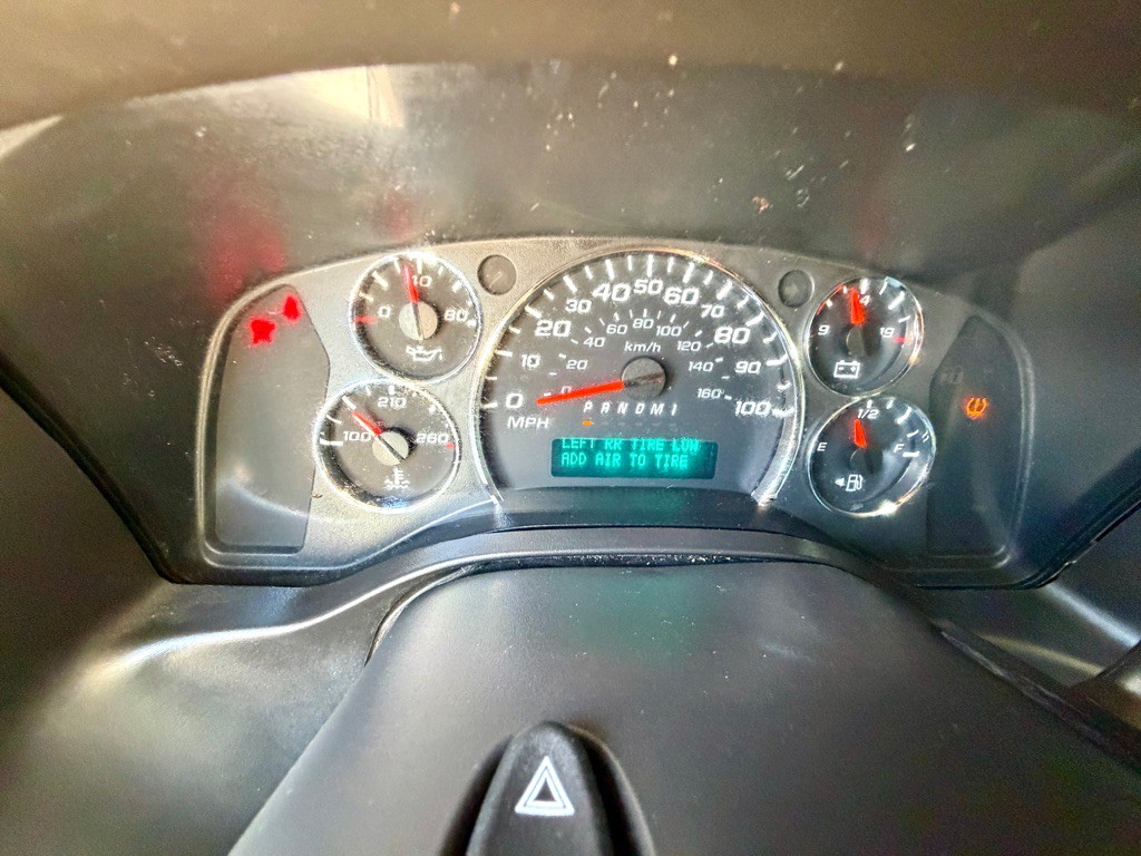 2015 Chevrolet Express Image 21