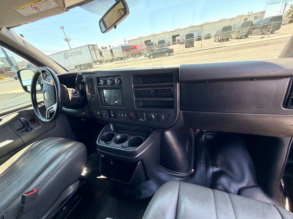2015 Chevrolet Express Image 22