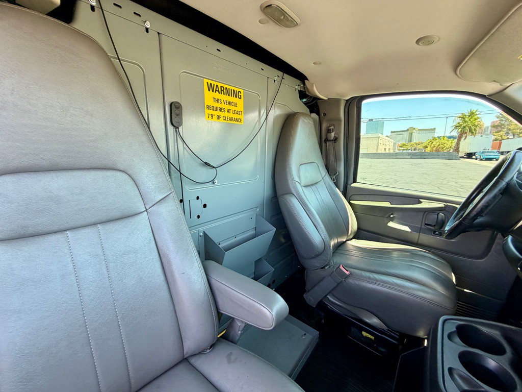 2015 Chevrolet Express Image 23