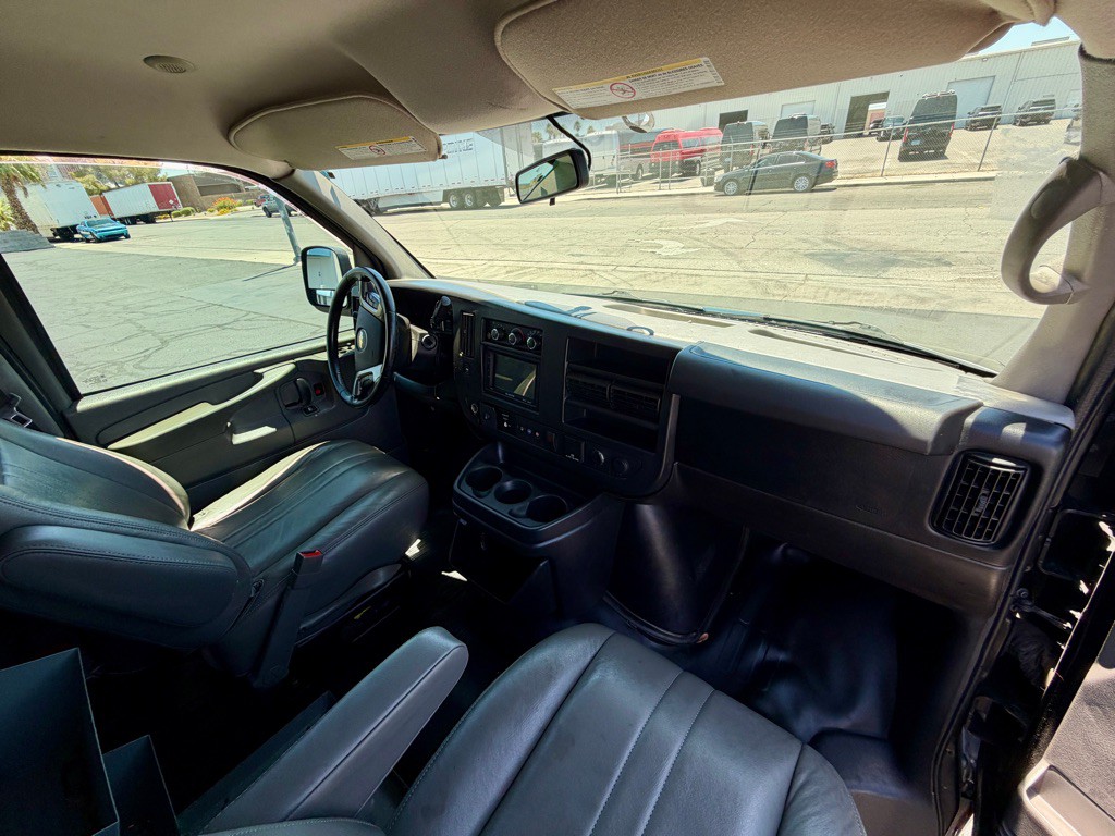2015 Chevrolet Express Image 25