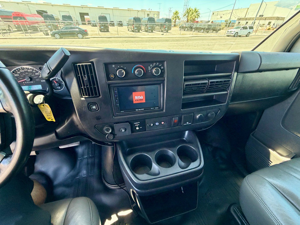 2015 Chevrolet Express Image 27