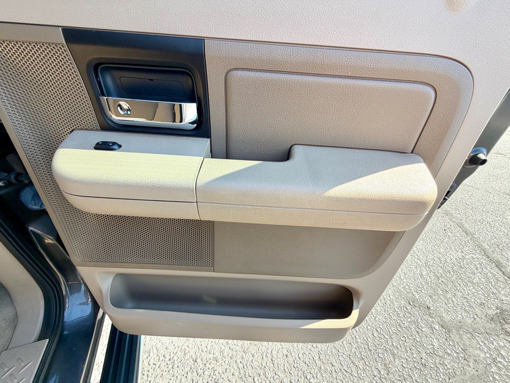 2005 Ford F-150 Image 24