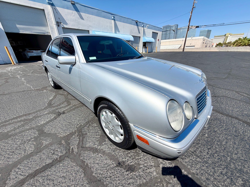 1997 Mercedes-Benz E-Class Image 2