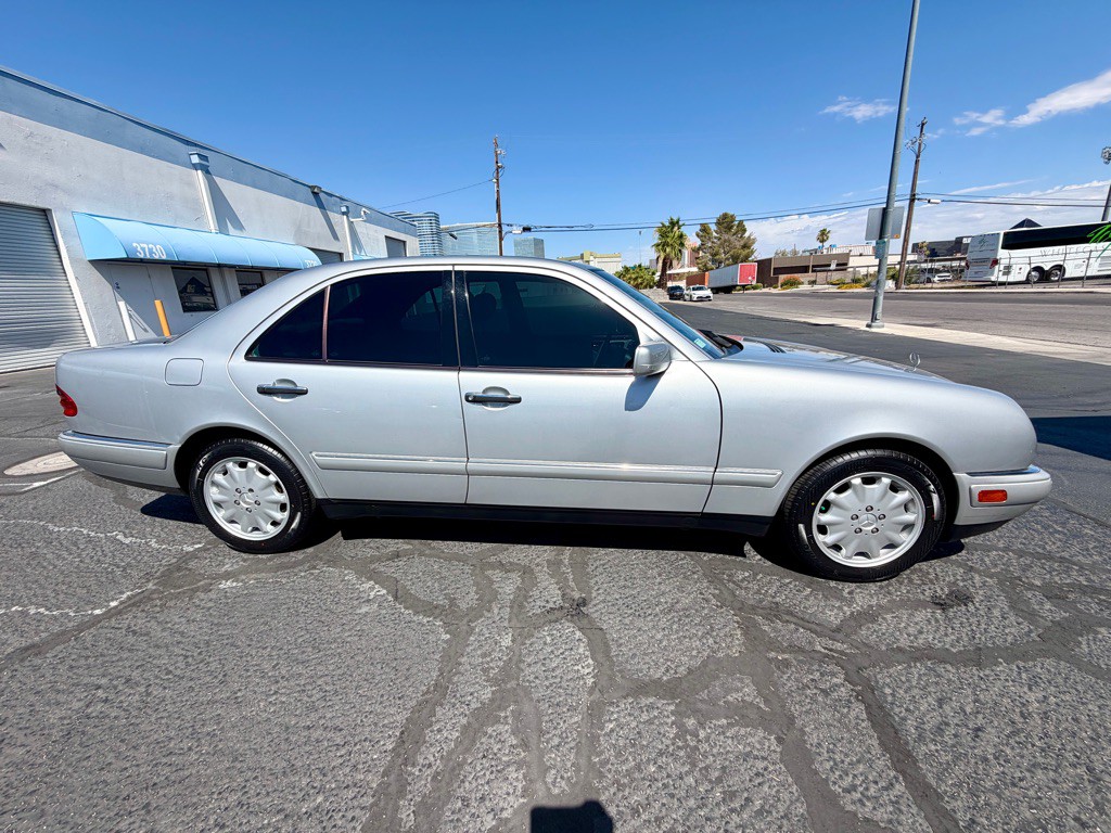 1997 Mercedes-Benz E-Class Image 4