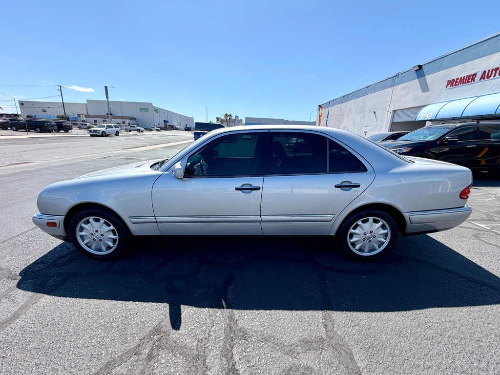 1997 Mercedes-Benz E-Class Image 8