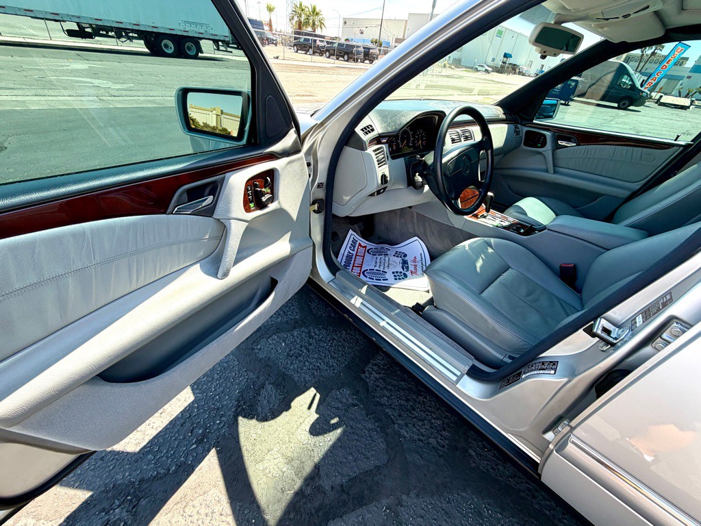1997 Mercedes-Benz E-Class Image 9