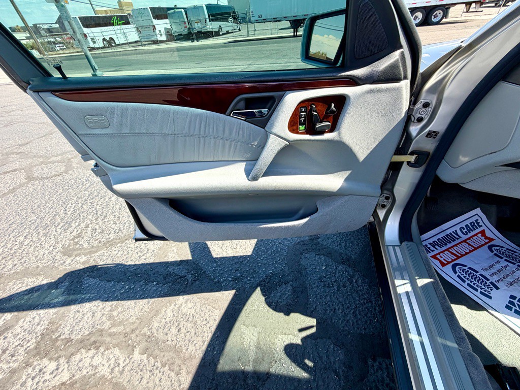 1997 Mercedes-Benz E-Class Image 10