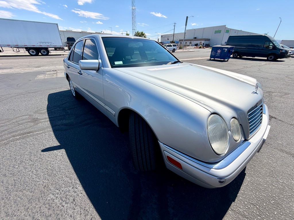 1997 Mercedes-Benz E-Class Image 12