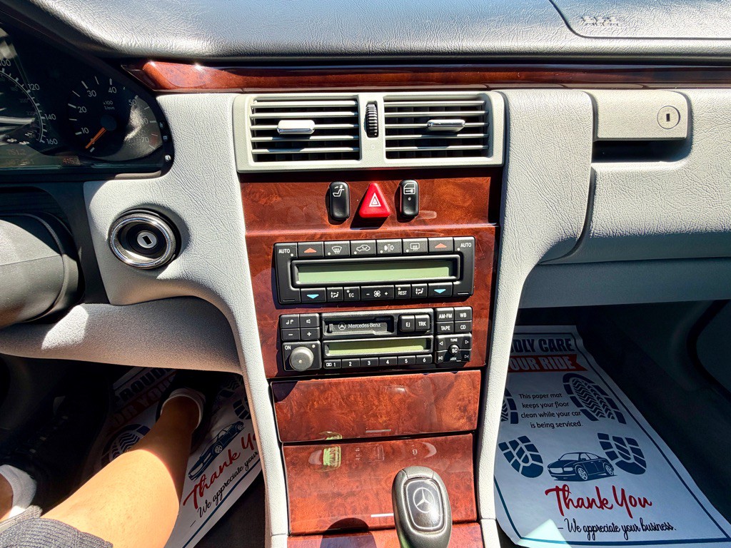 1997 Mercedes-Benz E-Class Image 17