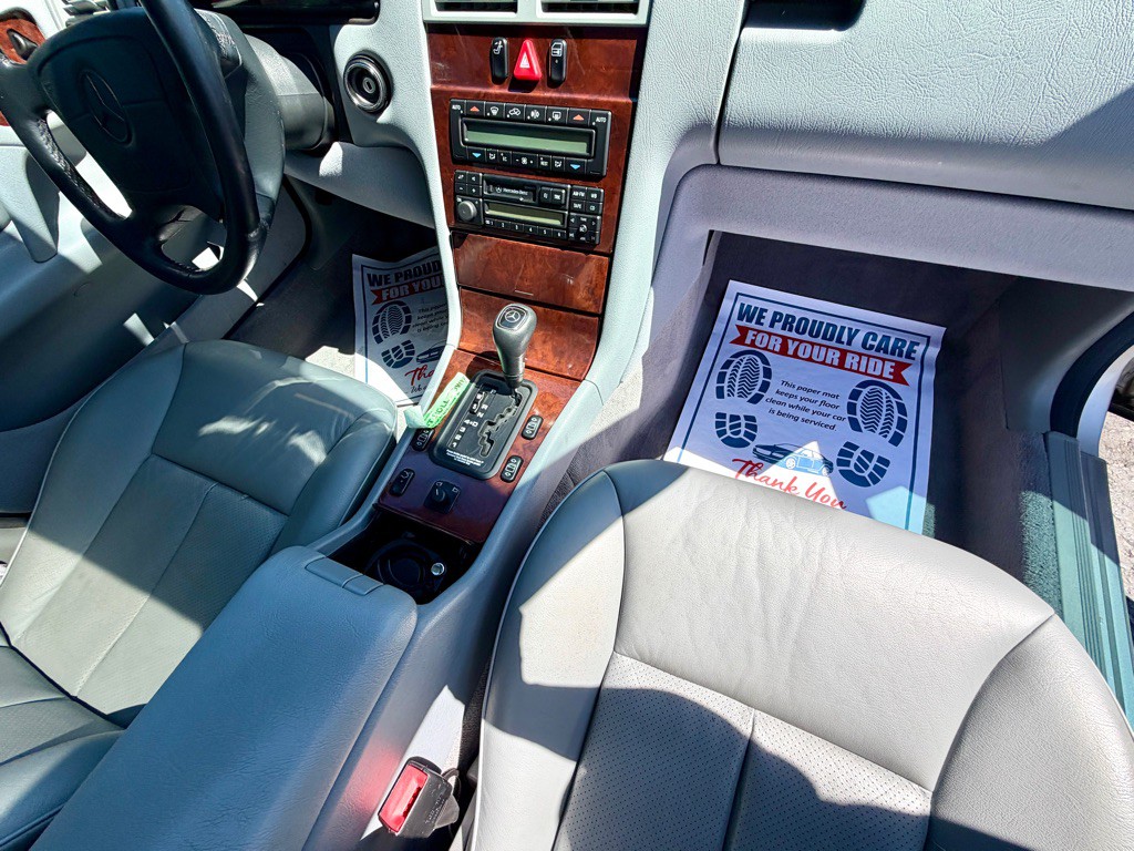 1997 Mercedes-Benz E-Class Image 23
