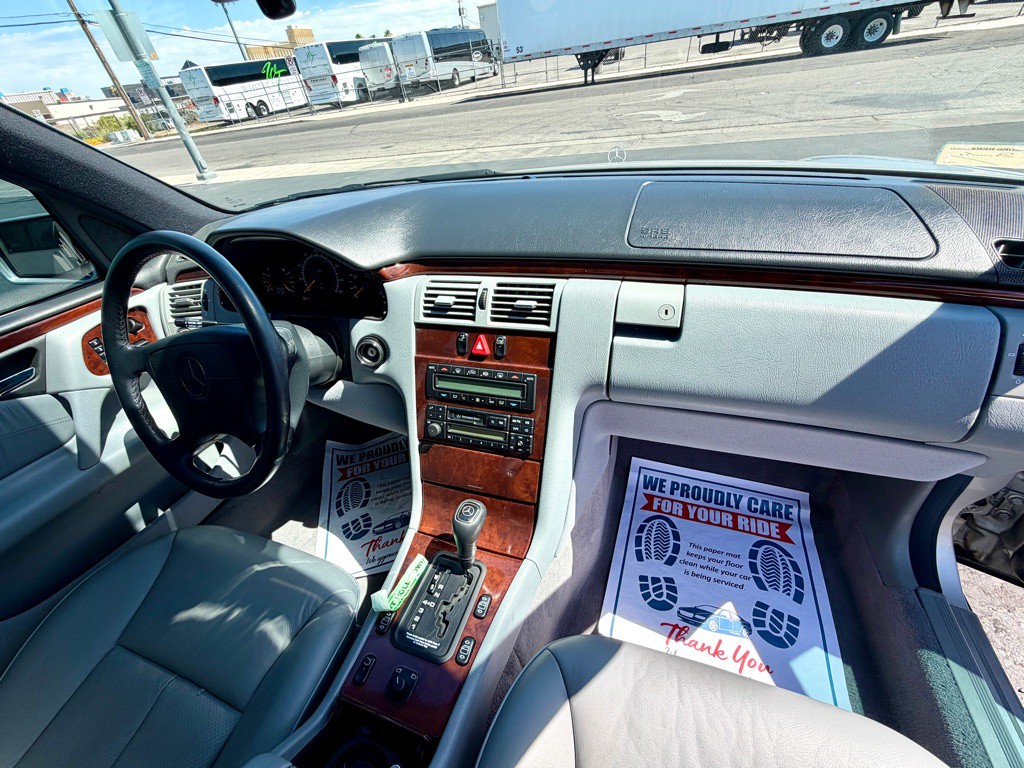 1997 Mercedes-Benz E-Class Image 24