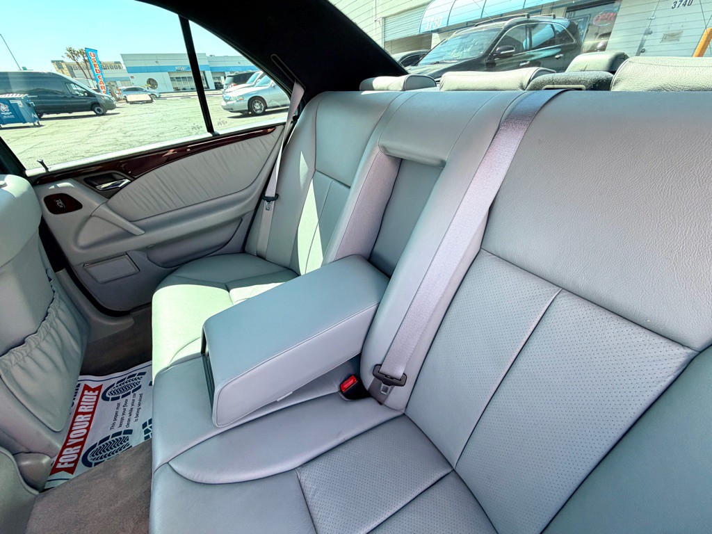 1997 Mercedes-Benz E-Class Image 33