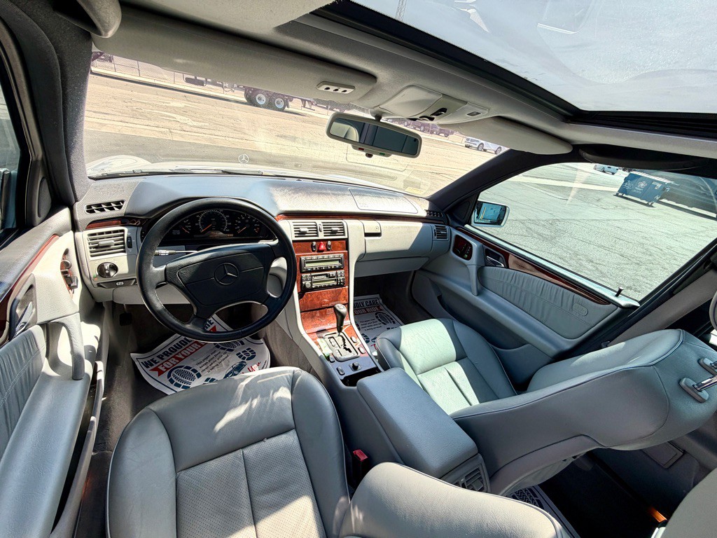 1997 Mercedes-Benz E-Class Image 35