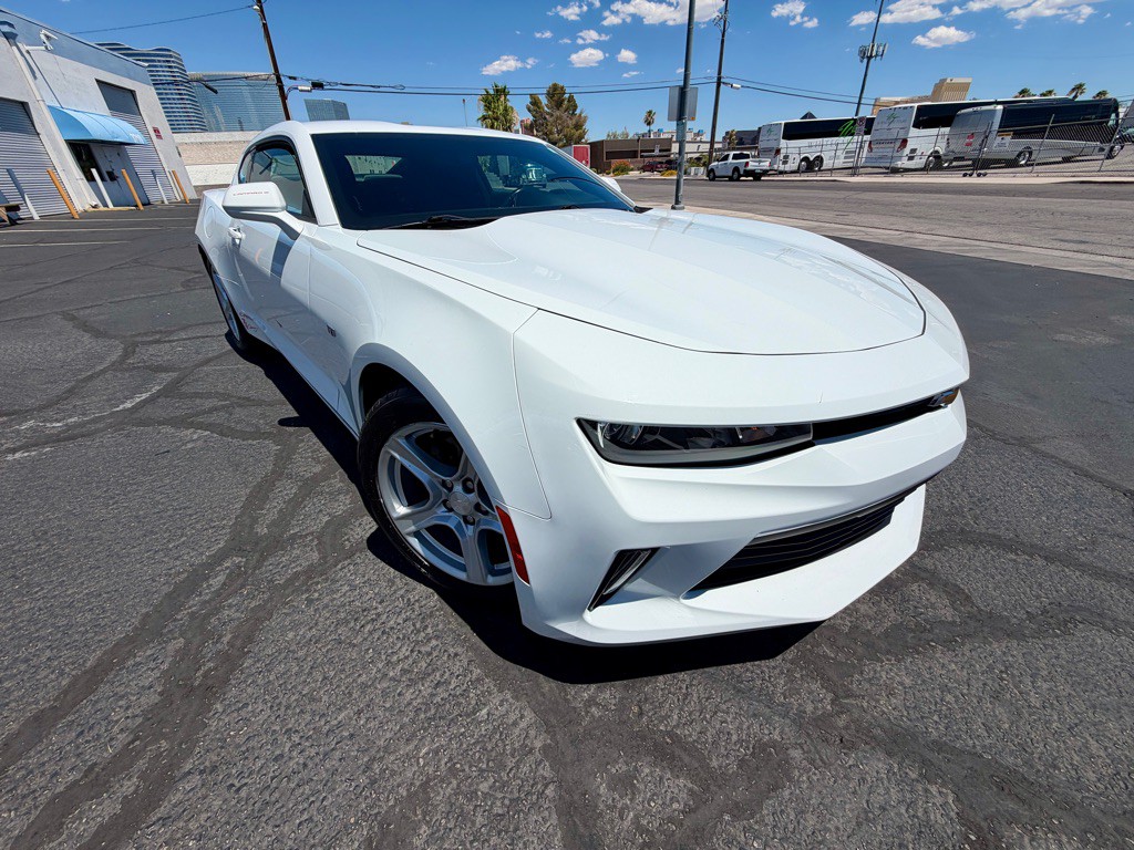 2017 Chevrolet Camaro Image 2