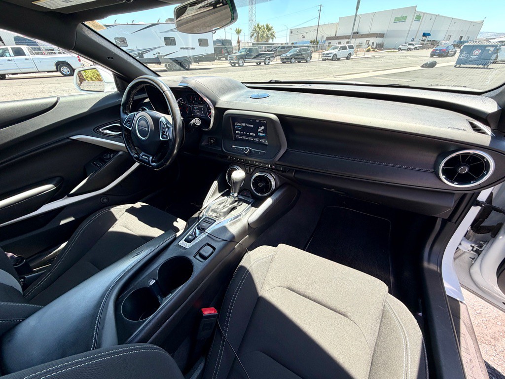 2017 Chevrolet Camaro Image 16