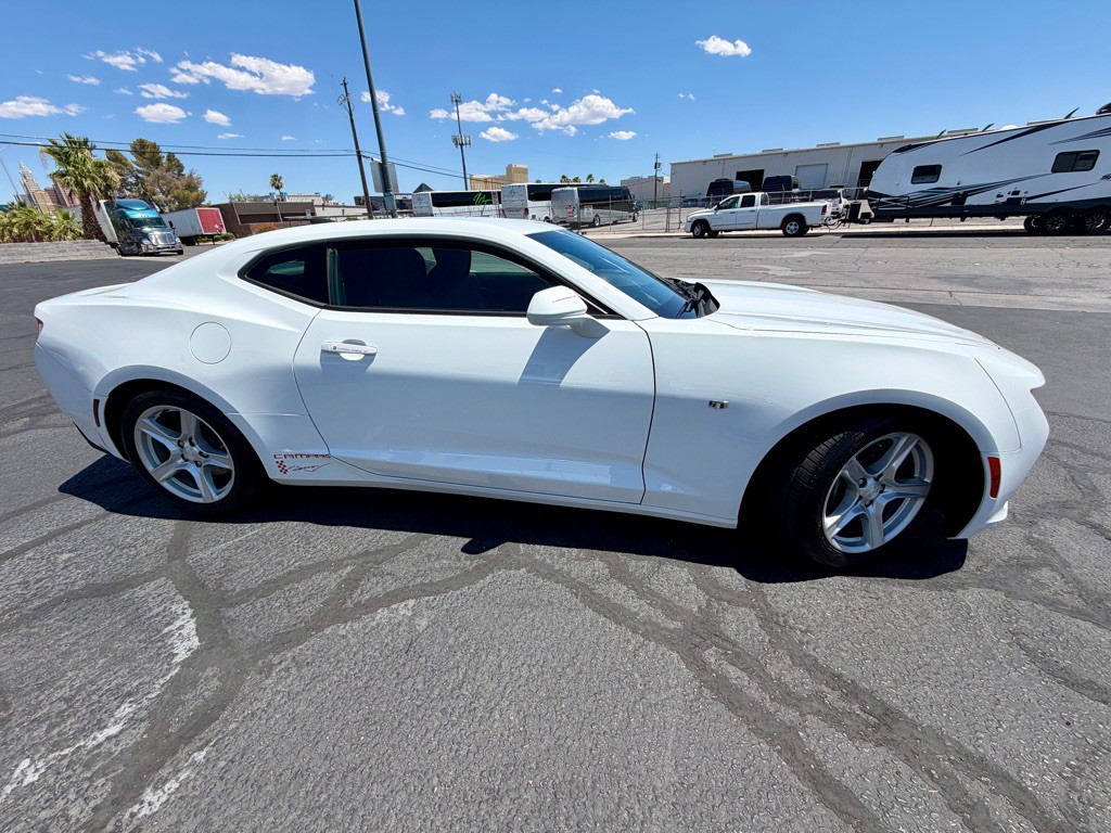 2017 Chevrolet Camaro Image 28